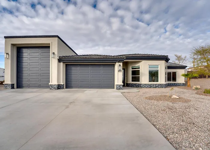 Pool & Patio: Newly Constructed Havasu Home! Lake Havasu City