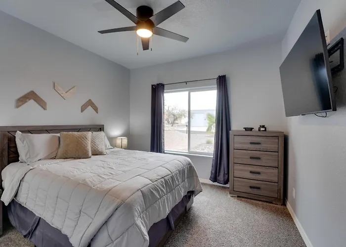 Pool & Patio: Newly Constructed Havasu Home! Dom wakacyjny *