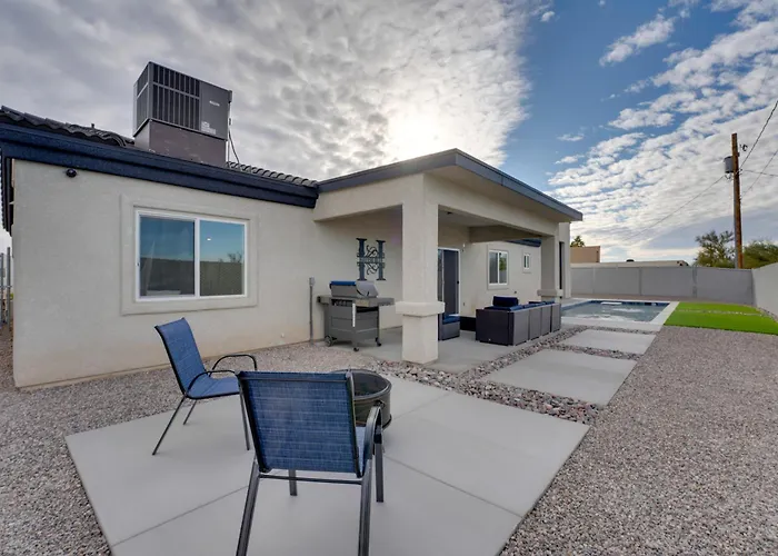 Dom wakacyjny Pool & Patio: Newly Constructed Havasu Home! *