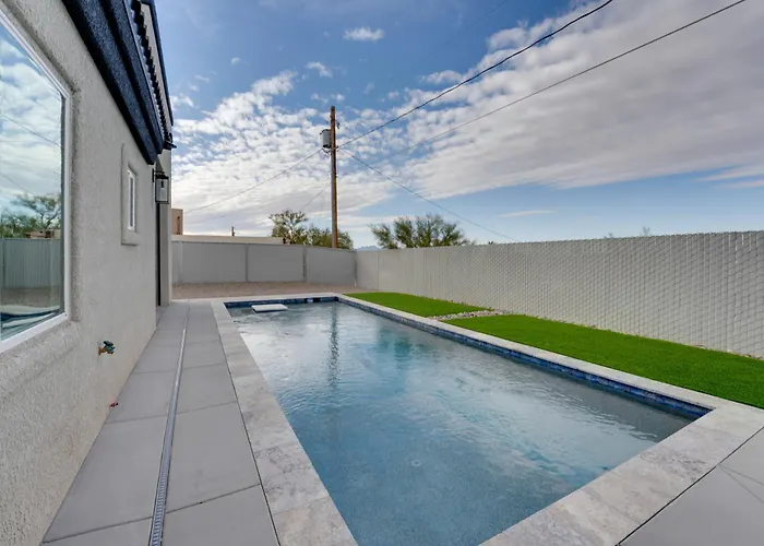 Pool & Patio: Newly Constructed Havasu Home! *