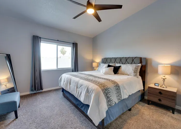 Pool & Patio: Newly Constructed Havasu Home!