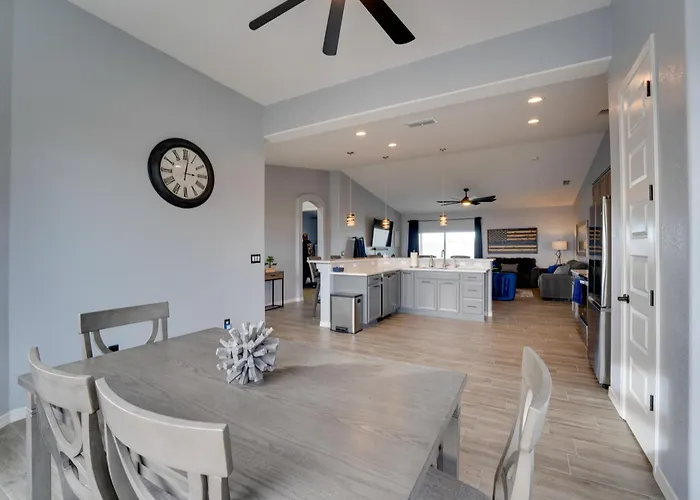 Pool & Patio: Newly Constructed Havasu Home! Dom wakacyjny Lake Havasu City