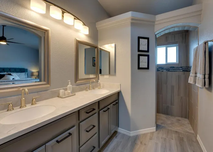 Pool & Patio: Newly Constructed Havasu Home! Dom wakacyjny *