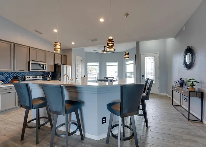Pool & Patio: Newly Constructed Havasu Home! * Lake Havasu City