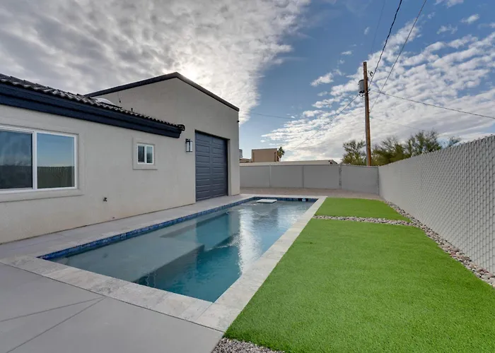 Dom wakacyjny Pool & Patio: Newly Constructed Havasu Home!