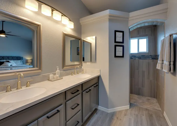 Dom wakacyjny Pool & Patio: Newly Constructed Havasu Home! *