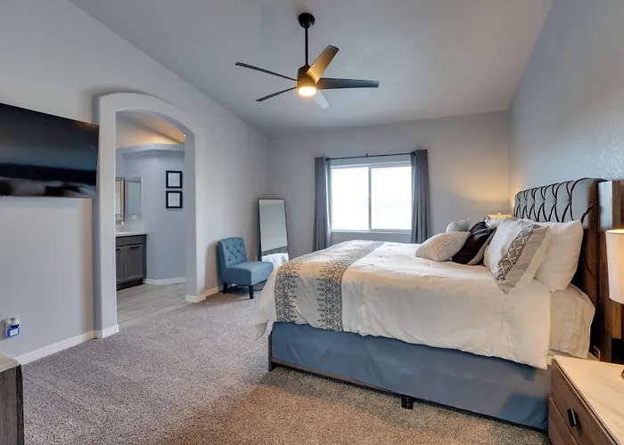 Pool & Patio: Newly Constructed Havasu Home! * Lake Havasu City