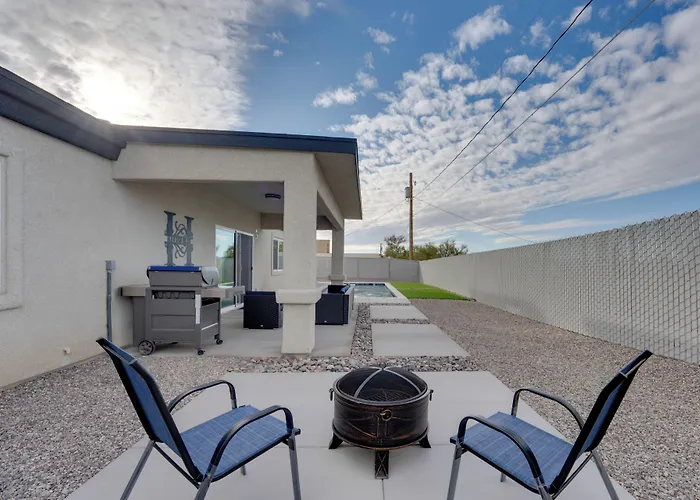Pool & Patio: Newly Constructed Havasu Home! *