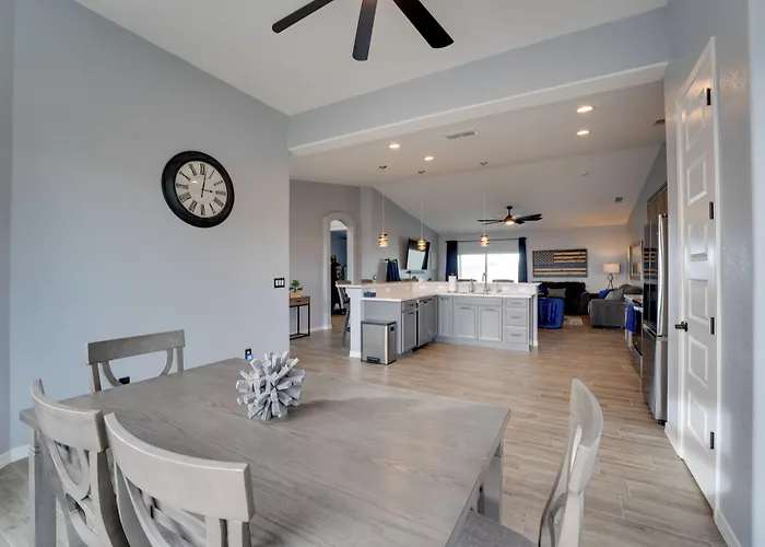Pool & Patio: Newly Constructed Havasu Home! Dom wakacyjny Lake Havasu City