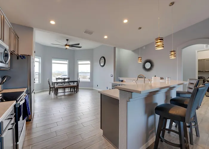 Pool & Patio: Newly Constructed Havasu Home! * Lake Havasu City