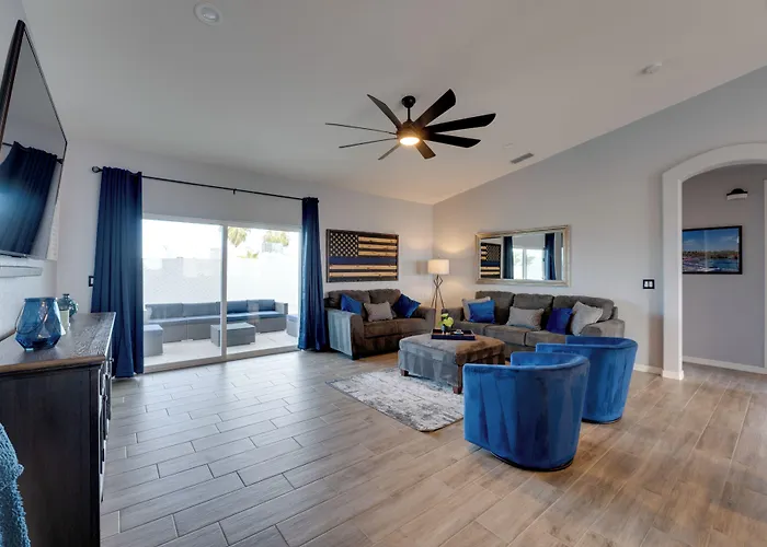 Pool & Patio: Newly Constructed Havasu Home!